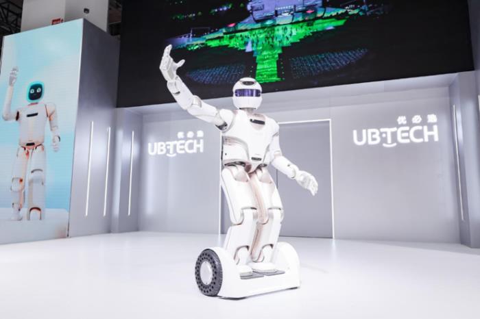 小米CyberDog2、达闼XR4、擎朗C30、追觅X30、优必选Walker...世界机器人大会的「新生物」