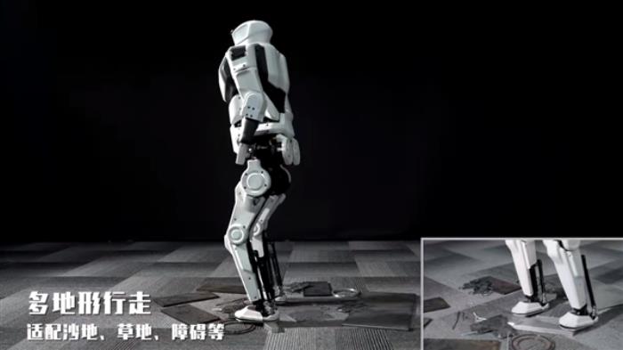 能跳能走！国内首款开源鸿蒙人形机器人通过兼容性测评