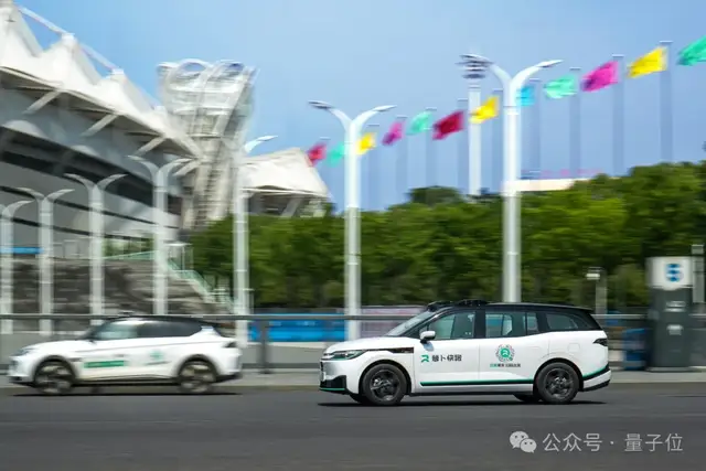 顶流自动驾驶,正在赢得民心