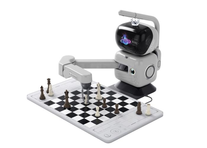 首个家庭国际象棋机器人来了!抓鹌鹑蛋都不会破