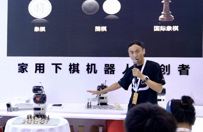 首个家庭国际象棋机器人来了!抓鹌鹑蛋都不会破
