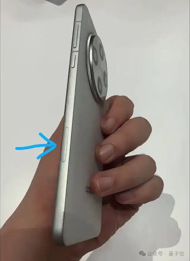 4199元起!OPPO新旗舰首发自研AI系统,随时随地一键问屏,Pro版还有iPhone 16同款物理快门