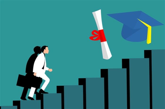 AI回答养育小孩到大学毕业要多少钱上热搜：约需68万