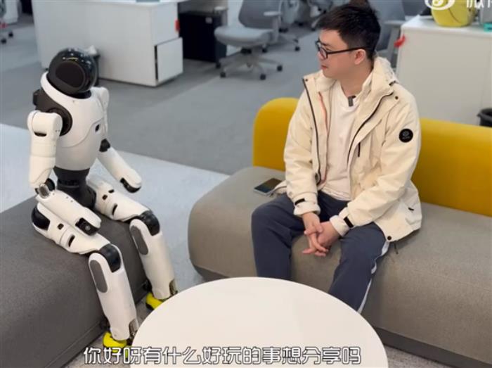 出手即王炸！智元灵犀X2机器人：骑自行车 做闺蜜 缝葡萄样样拿手