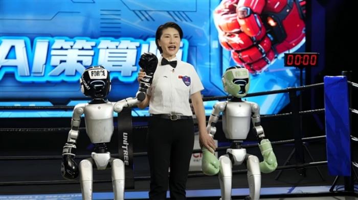 全球首个人形机器人格斗赛落幕：拳打脚踢 就是“大脑”还不好使
